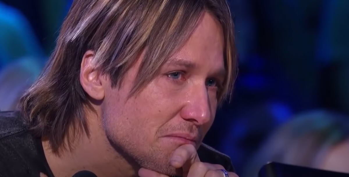 Emotional Kelly Clarkson Pours Her Heart out in Song, Causes Keith Urban to Break Down