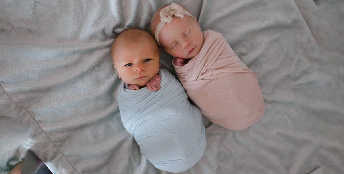 Photographer Perfectly Captures Heartbreaking Photos of Newborn Twin’s Short Life