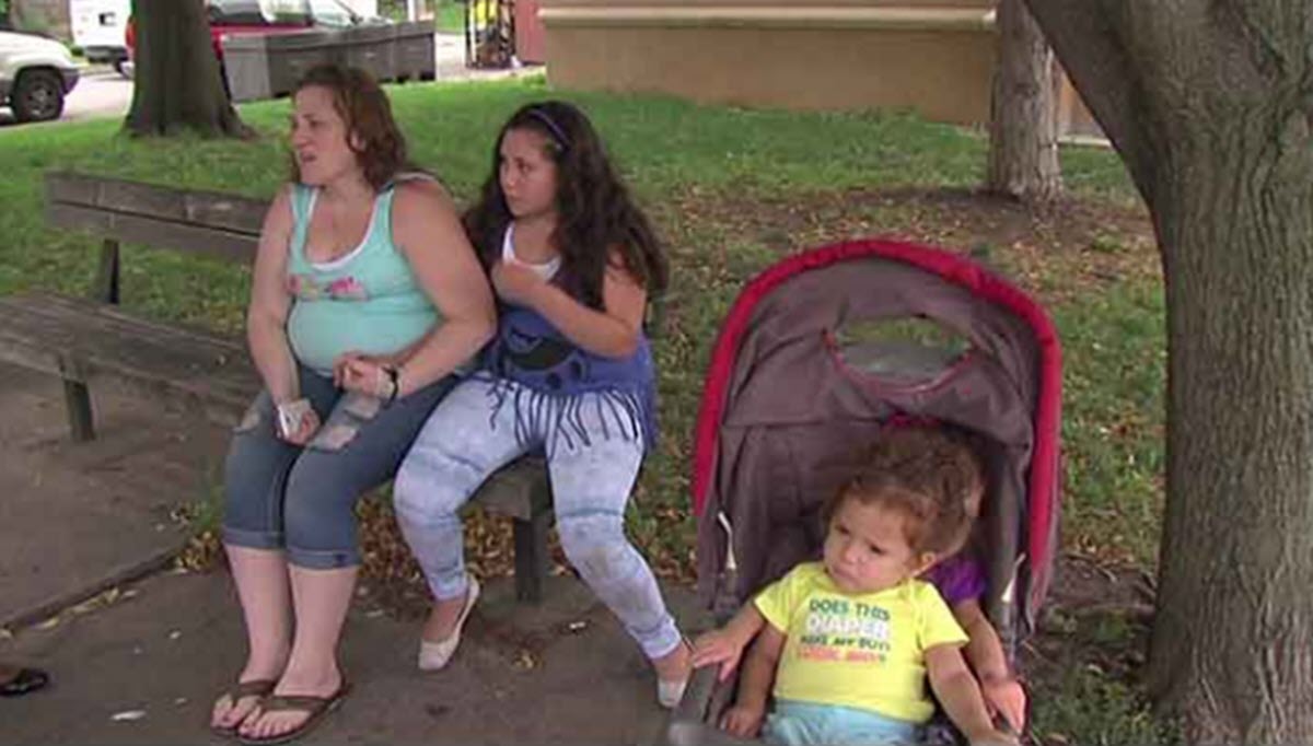 Walmart Catches Mom of 6 Shoplifting Diapers, Police Officer Intervenes
