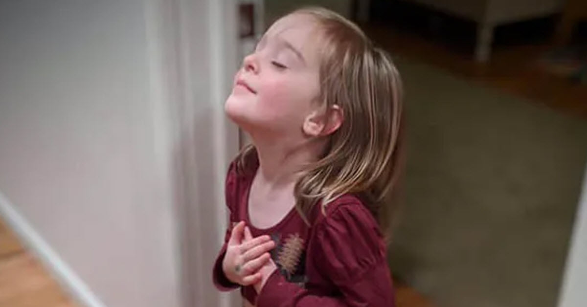 Little Girl Finds A Special Way To Send Love To The World